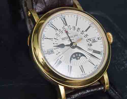 泰格豪雅手表表蒙划痕维修价格费用需要多少钱？