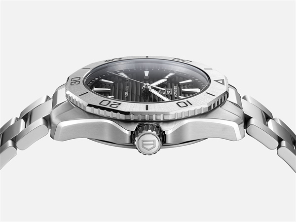 泰格豪雅腕表表蒙有划痕解决办法大全 泰格豪雅腕表表蒙有划痕解决办法大全