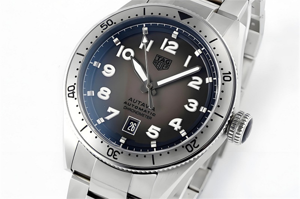 泰格豪雅手表表蒙有划痕处理技巧